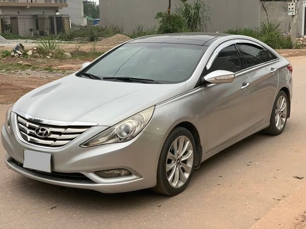 Hyundai Sonata 2011 - Cần bán lại xe Hyundai Sonata sản xuất 2011, màu bạc