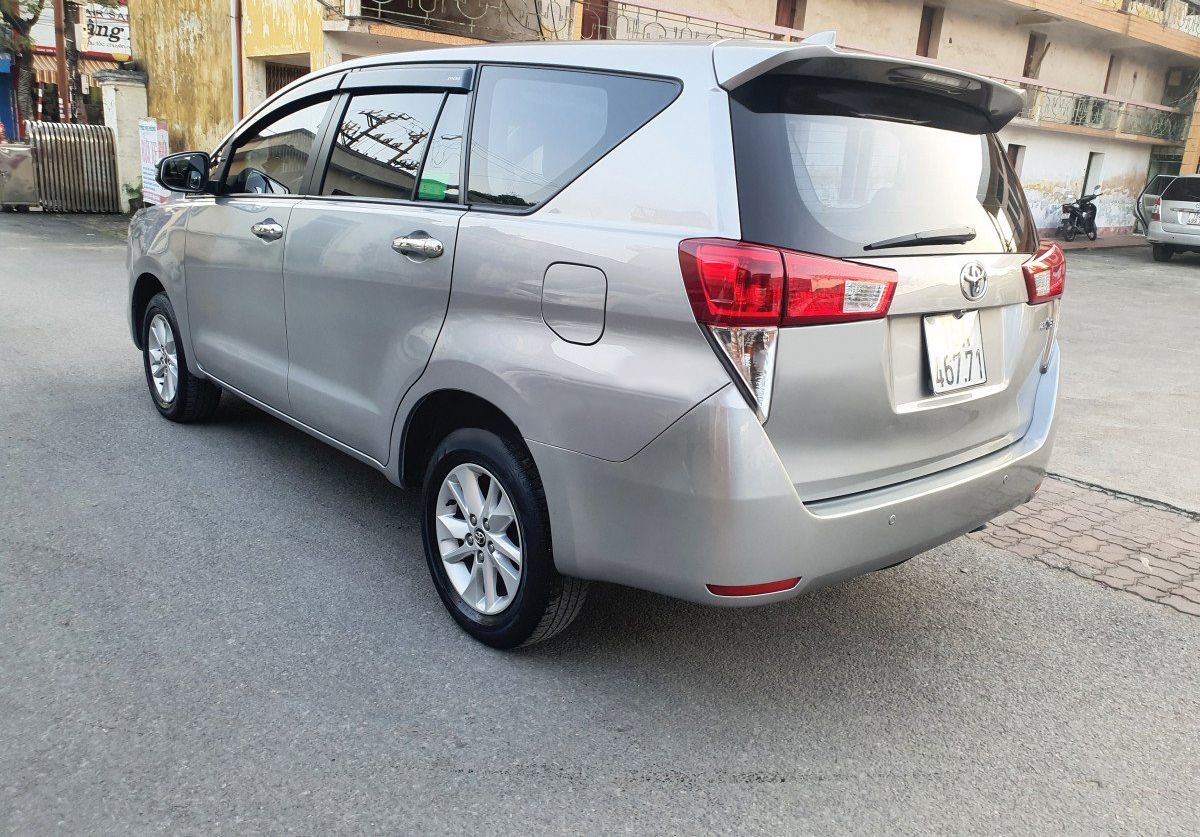 Toyota Innova 2019 - Bán Toyota Innova 2.0E sản xuất năm 2019, màu bạc, 550tr