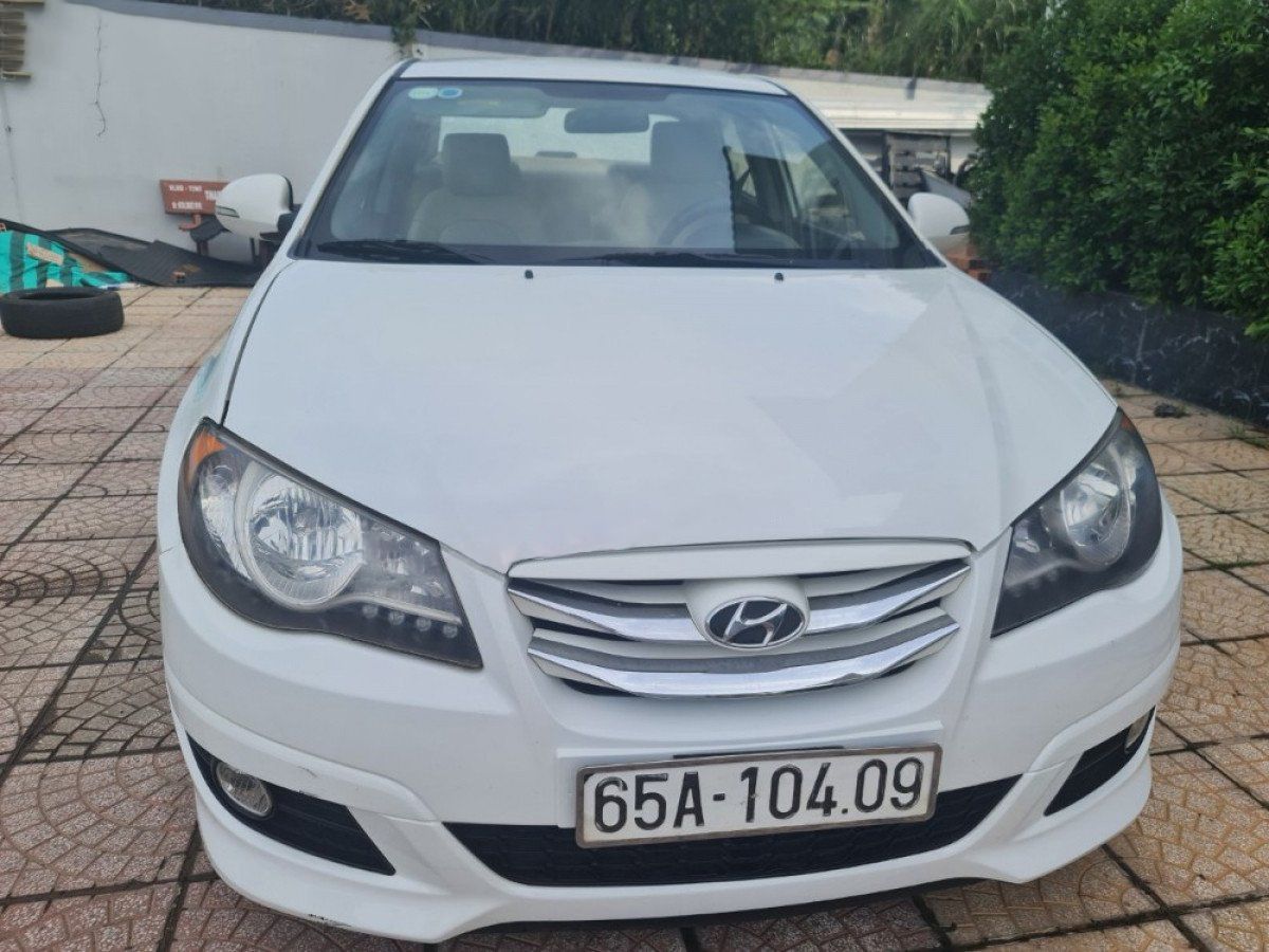 Hyundai Avante 2012 - Bán Hyundai Avante 1.6MT năm sản xuất 2012, màu trắng