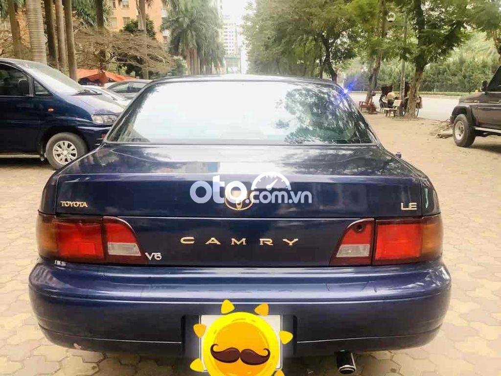 Toyota Camry 1997 - Bán Toyota Camry LE 2.5 sản xuất năm 1997, màu xanh lam, xe nhập, giá 215tr