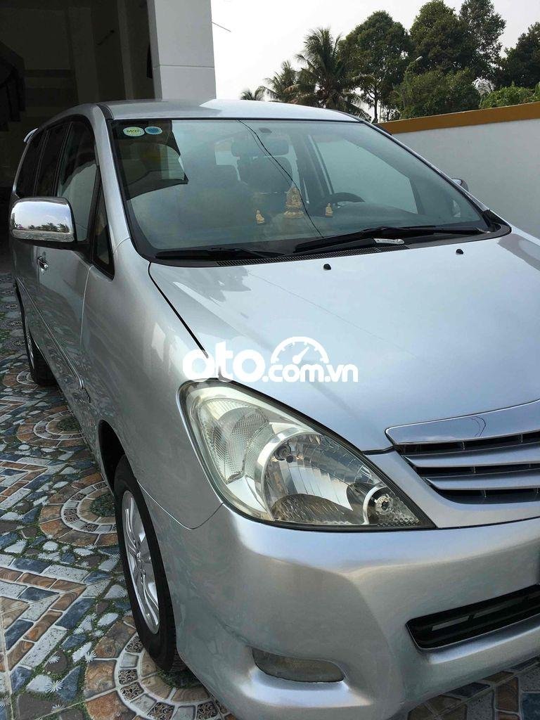 Toyota Innova 2011 - Cần bán lại xe Toyota Innova 2.0G sản xuất 2011, màu bạc