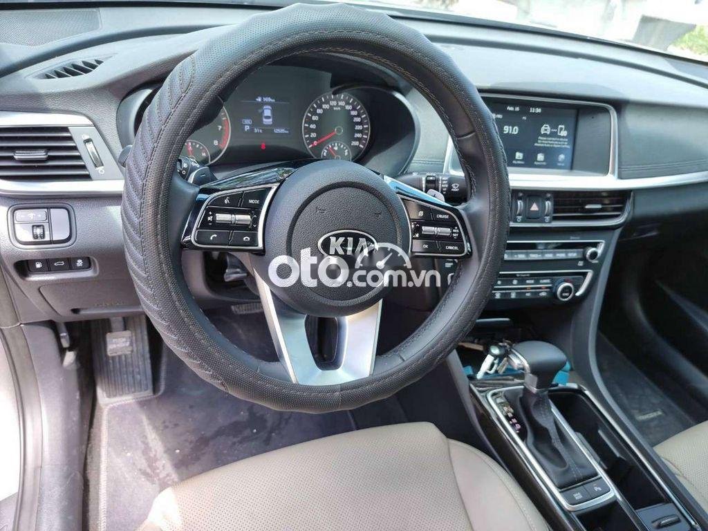 Kia Optima 2020 - Cần bán lại xe Kia Optima 2.0AT tiêu chuẩn sản xuất 2020, màu bạc xe gia đình, 726 triệu