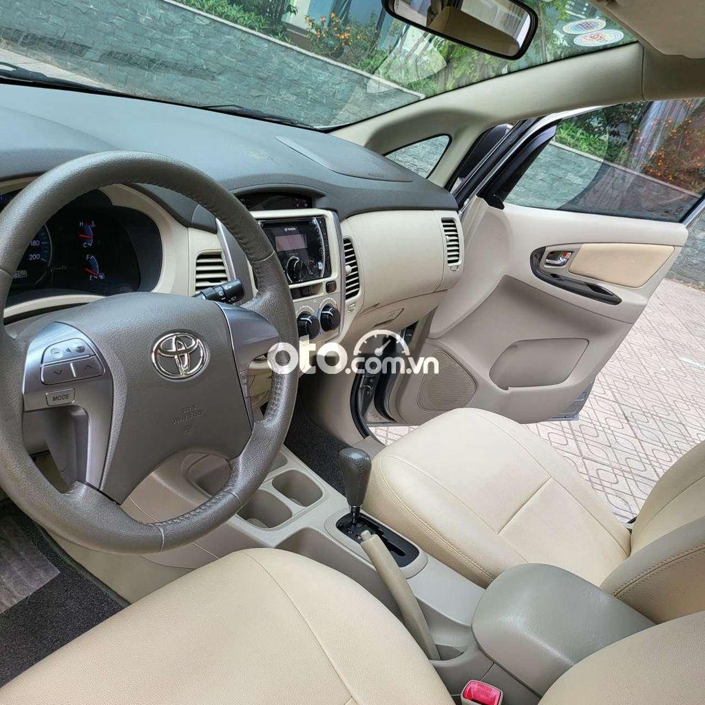 Toyota Innova 2016 - Cần bán lại xe Toyota Innova 2.0G sản xuất 2016, màu bạc