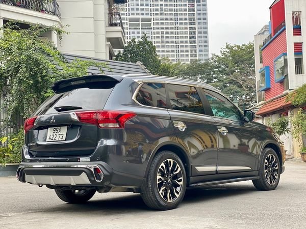 Mitsubishi Outlander 2020 - Cần bán Mitsubishi Outlander 2.0 CVT Premium sản xuất 2020, giá tốt