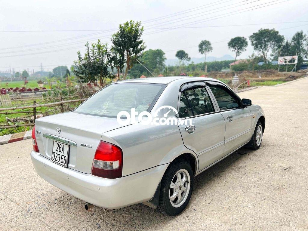 Mazda 323 2004 - Cần bán gấp Mazda 323 năm sản xuất 2004, màu bạc, xe nhập giá cạnh tranh