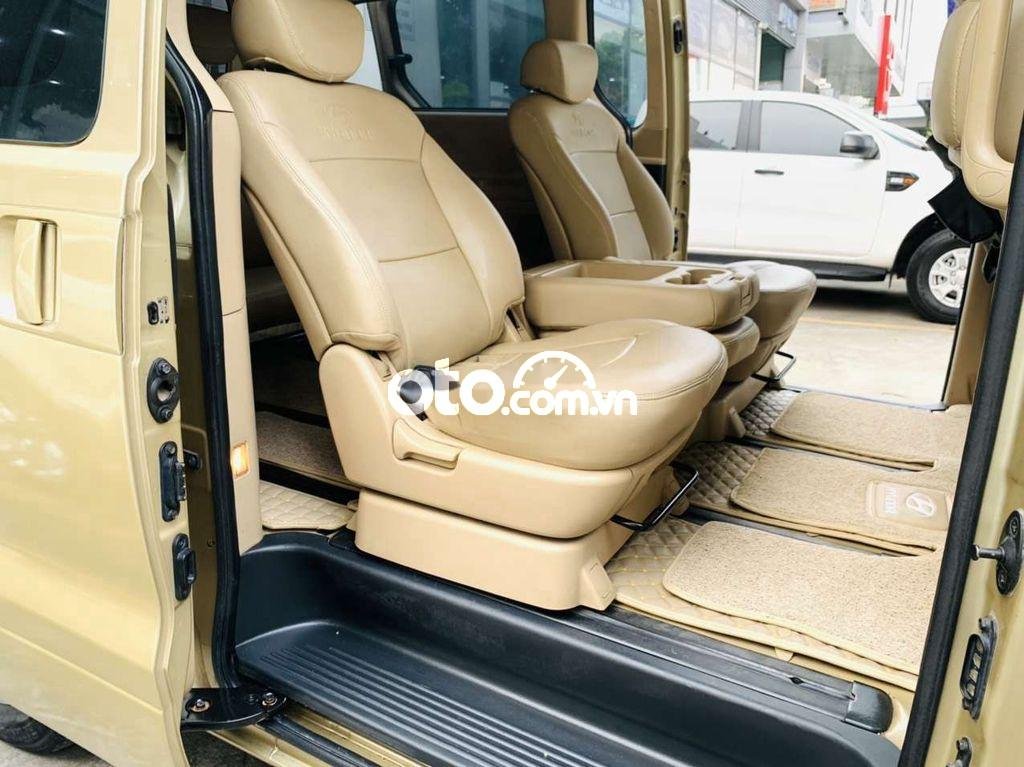 Hyundai Starex 2010 - Bán xe Hyundai Starex năm 2010, màu vàng, nhập khẩu nguyên chiếc, 440 triệu