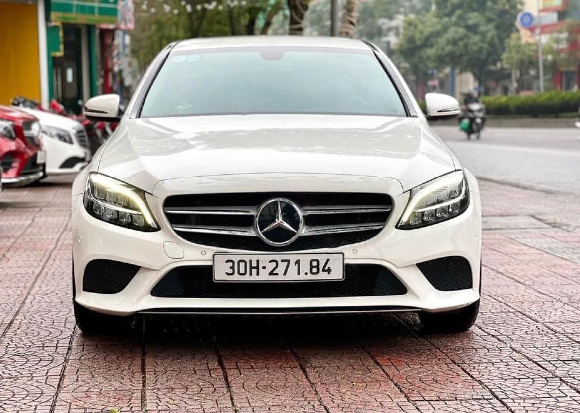 Mercedes-Benz C200 2018 - Bán Mercedes C200 năm sản xuất 2018, màu trắng còn mới