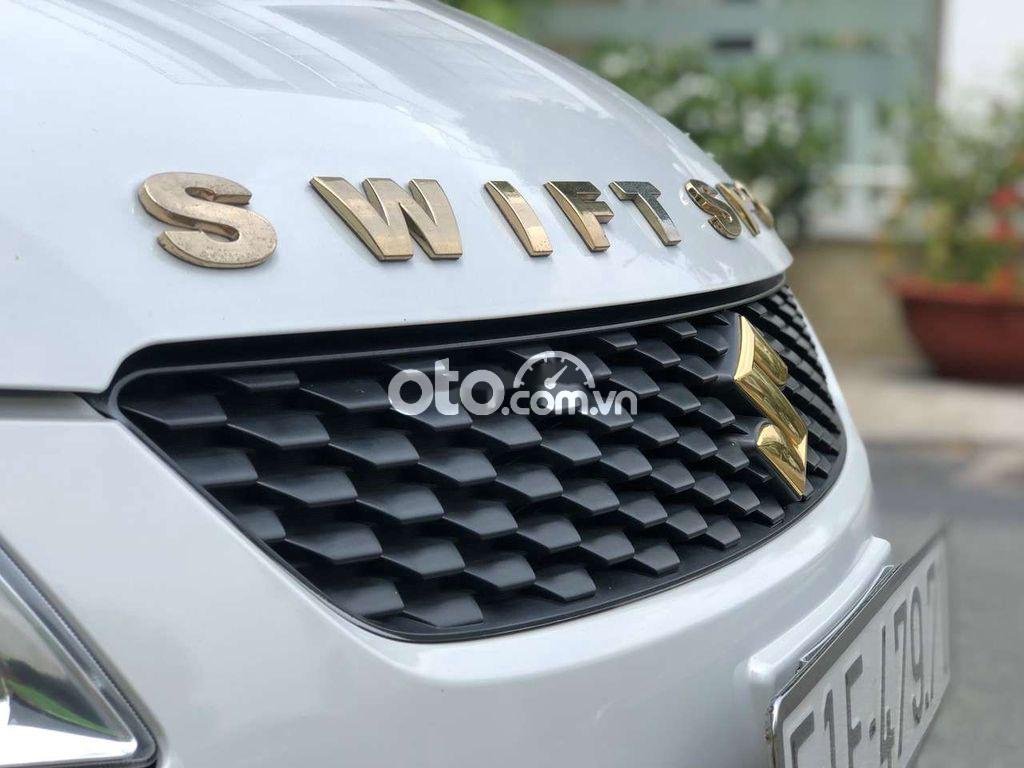 Suzuki Swift 2017 - Bán Suzuki Swift RS 1.4AT sản xuất năm 2017, màu trắng, xe nhập
