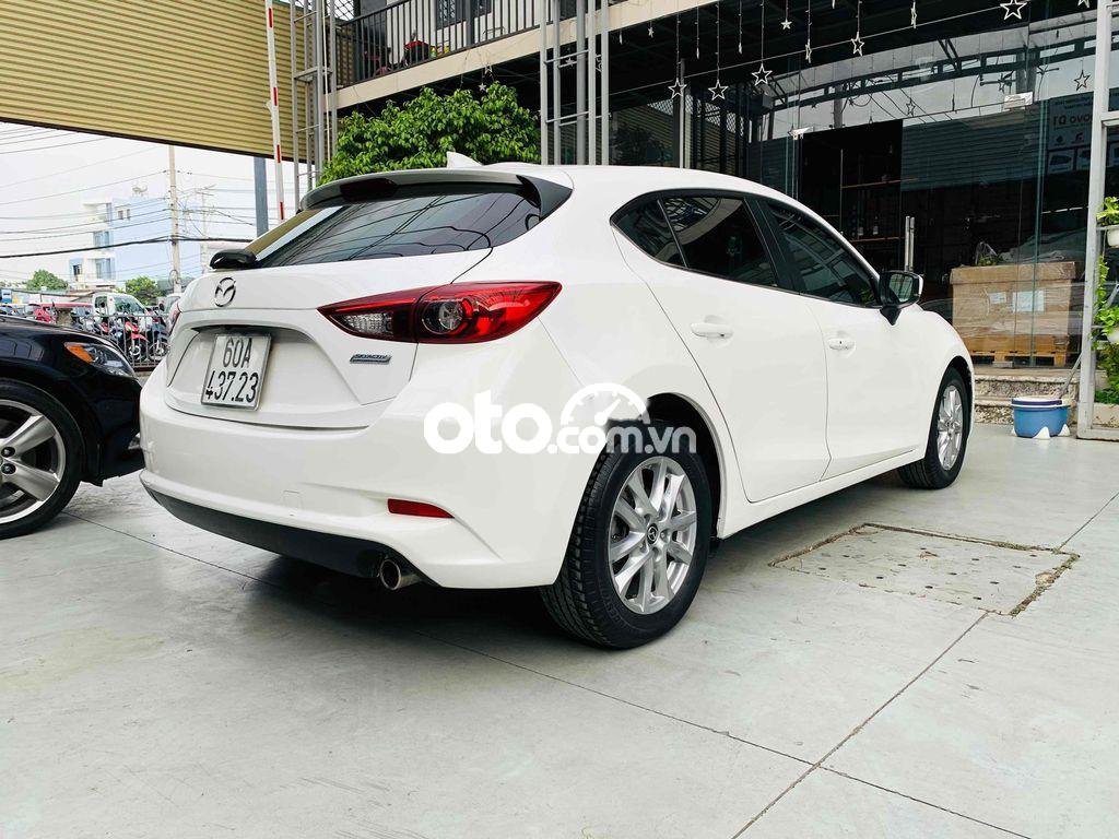 Mazda 3 2017 - Bán Mazda 3 1.5 Hatchback sản xuất năm 2017, màu trắng, giá 545tr