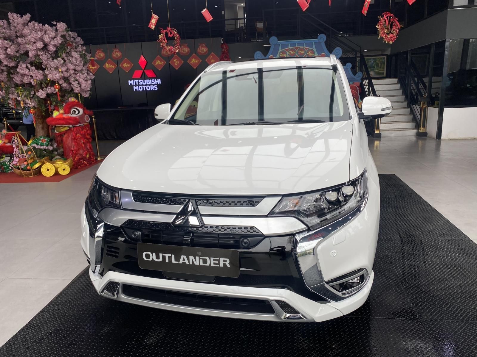 Mitsubishi Outlander 2022 - Sở hữu Mitsubishi Outlander chỉ từ 200 triệu - Lãi xuất 0%