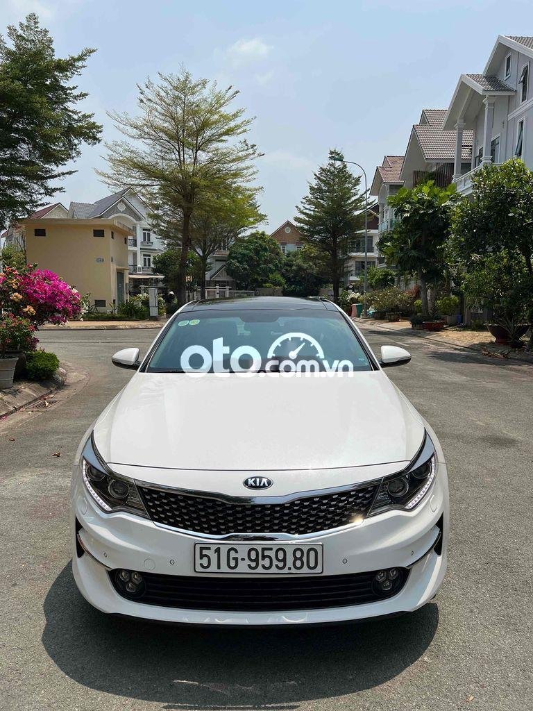 Kia Optima 2017 - Bán Kia Optima 2.0AT sản xuất 2017, màu trắng