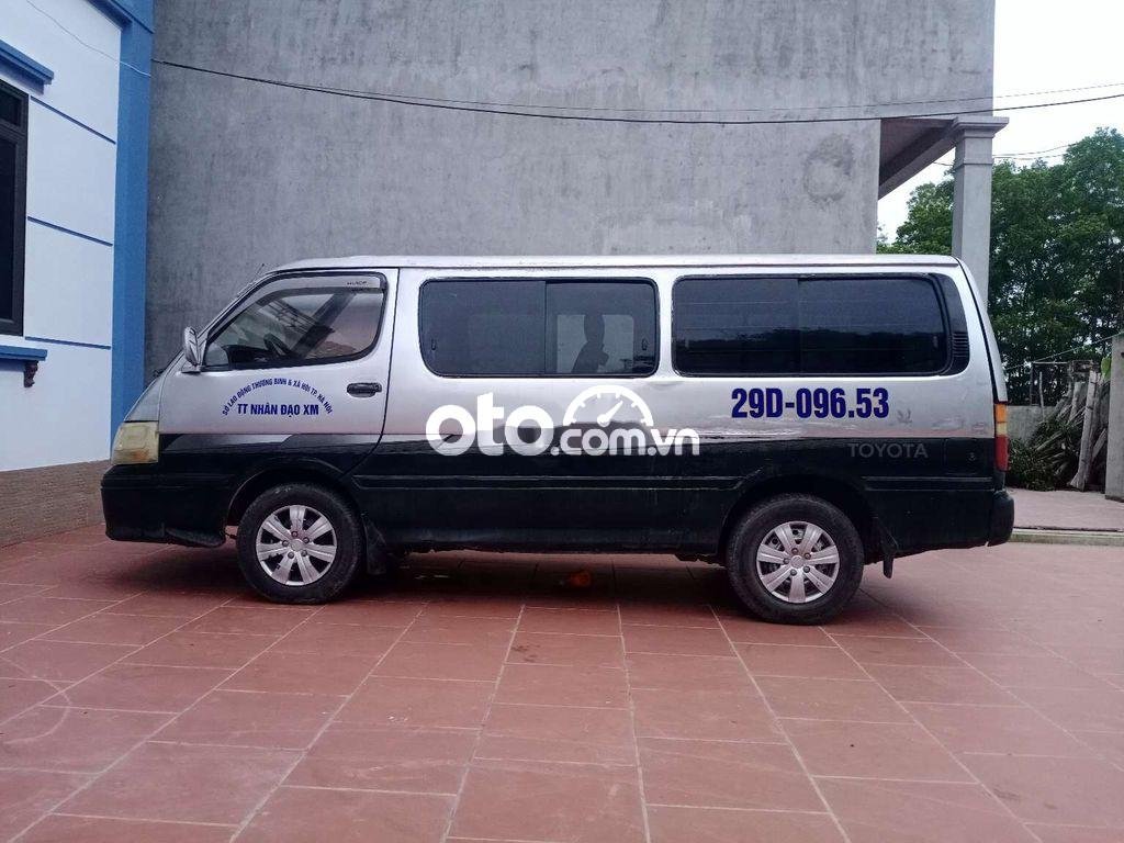 Toyota Hiace 2001 - Cần bán lại xe Toyota Hiace sản xuất 2001, màu bạc, giá 75tr