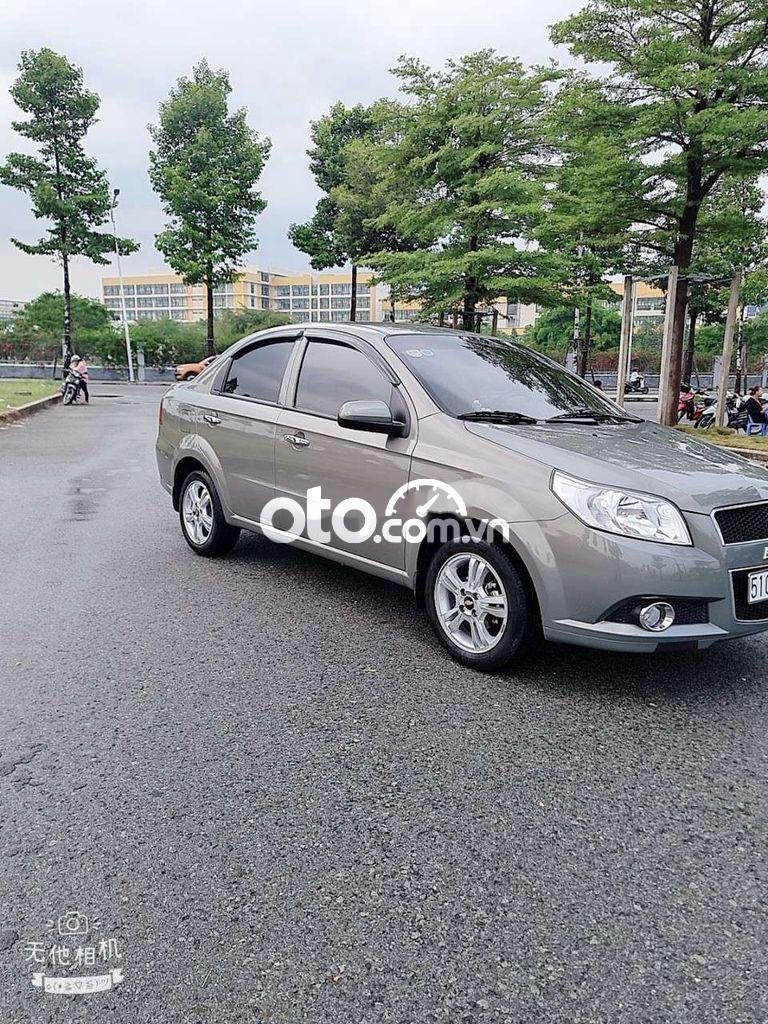 Chevrolet Aveo 2017 - Cần bán gấp Chevrolet Aveo LT sản xuất năm 2017, màu xám, nhập khẩu