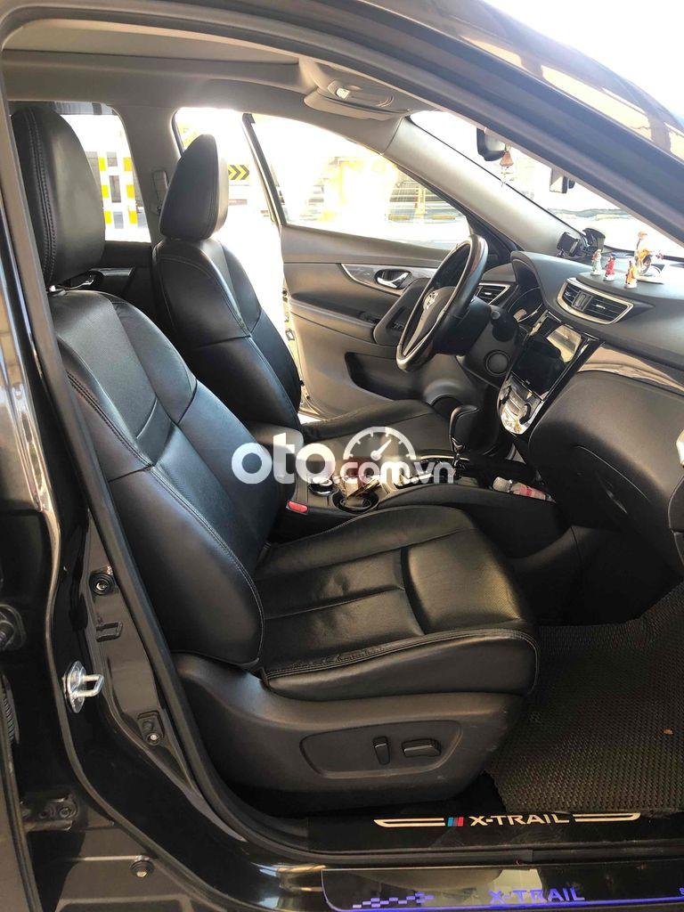 Nissan X trail 2016 - Bán ô tô Nissan X trail 2.5 SV 4WD năm 2016, màu đen, nhập khẩu, 630tr