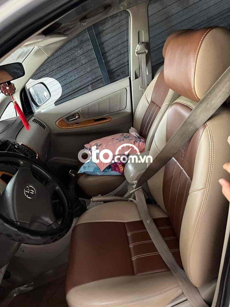 Toyota Innova 2011 - Bán ô tô Toyota Innova 2.0E năm 2011, màu bạc