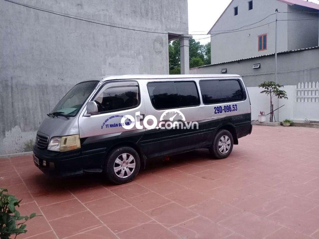 Toyota Hiace 2001 - Cần bán lại xe Toyota Hiace sản xuất 2001, màu bạc, giá 75tr