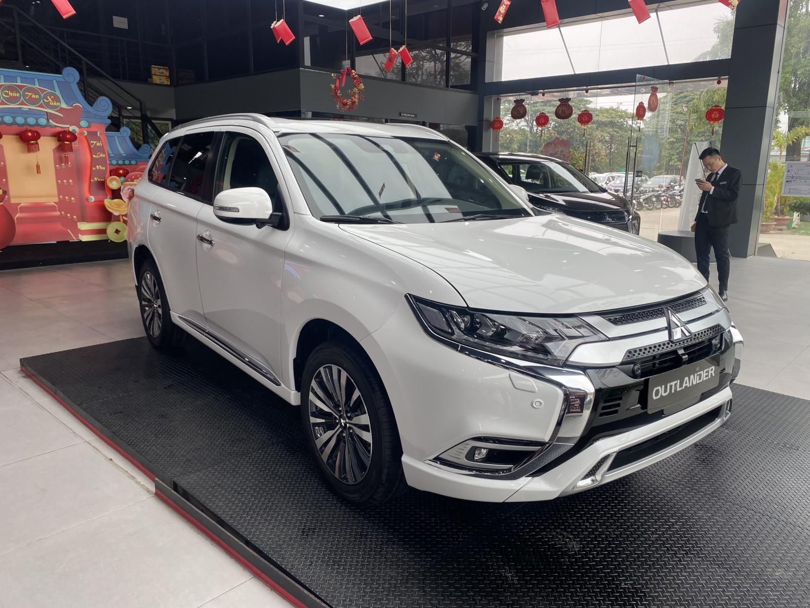 Mitsubishi Outlander 2022 - Sở hữu Mitsubishi Outlander chỉ từ 200 triệu - Lãi xuất 0%