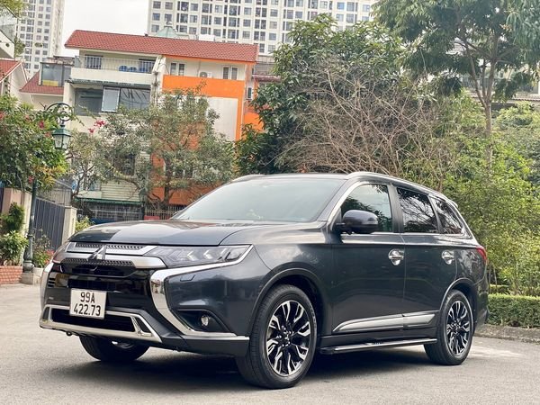 Mitsubishi Outlander 2020 - Cần bán Mitsubishi Outlander 2.0 CVT Premium sản xuất 2020, giá tốt