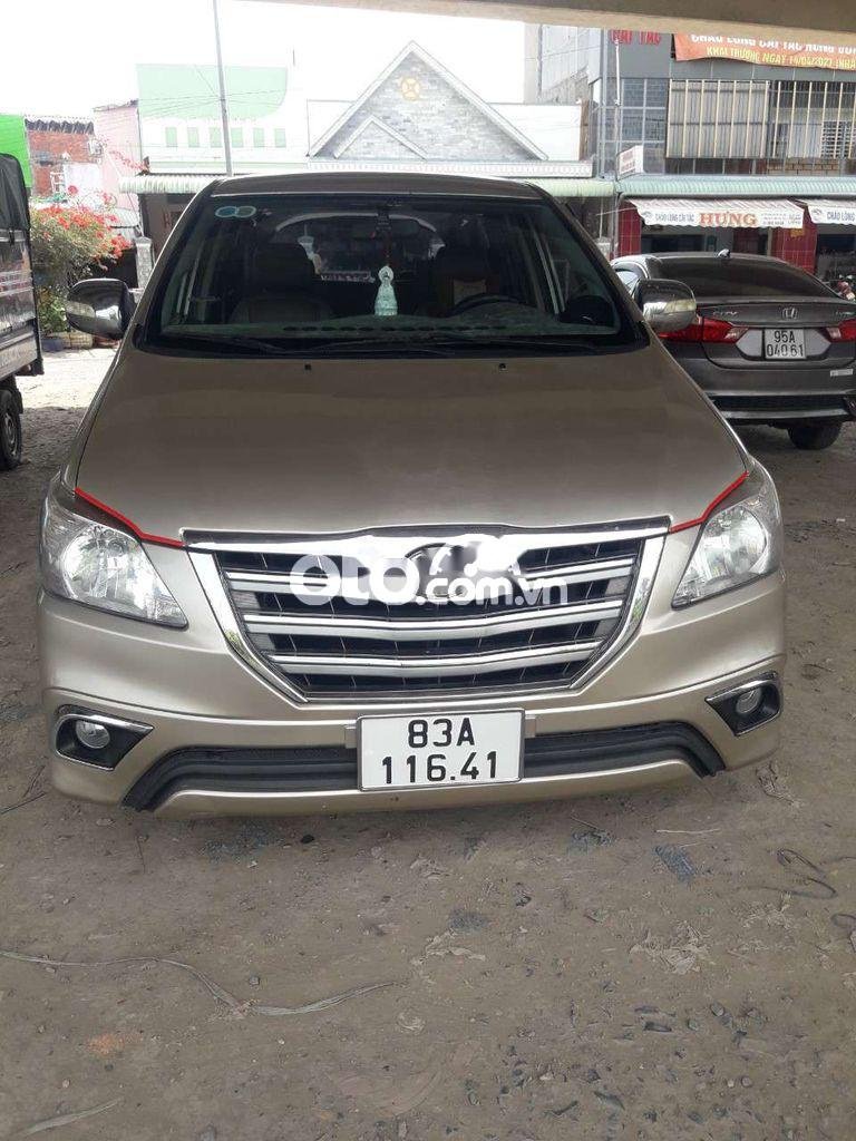 Toyota Innova 2012 - Bán Toyota Innova 2.0E năm 2012, màu bạc, 265 triệu