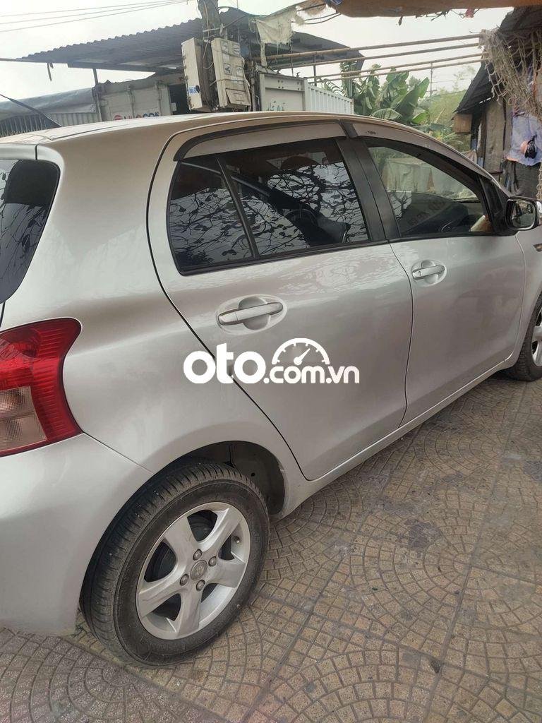 Toyota Yaris 2008 - Cần bán lại xe Toyota Yaris sản xuất 2008, màu bạc, xe nhập