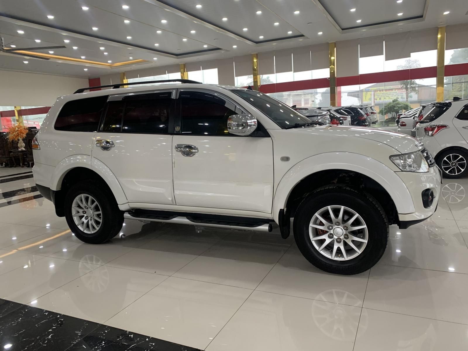 Mitsubishi Pajero Sport 2012 - Màu trắng