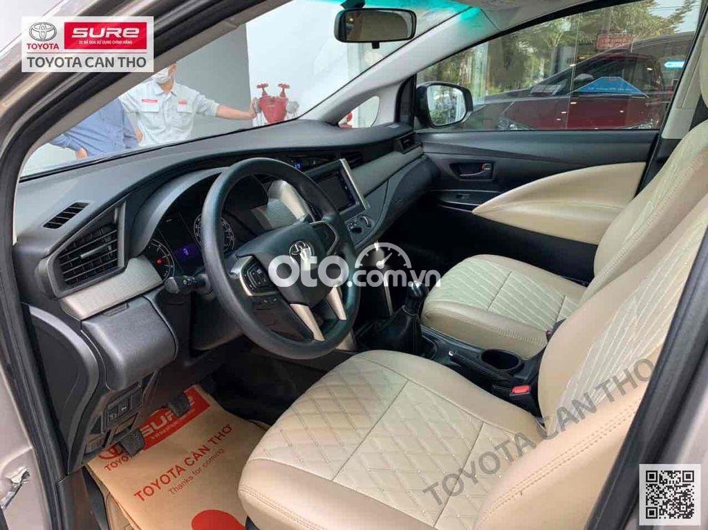 Toyota Innova 2019 - Cần bán xe Toyota Innova 2.0E sản xuất năm 2019, màu xám, giá tốt