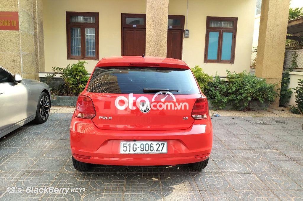 Volkswagen Polo 2016 - Cần bán gấp Volkswagen Polo 1.6AT năm 2016, màu đỏ, nhập khẩu