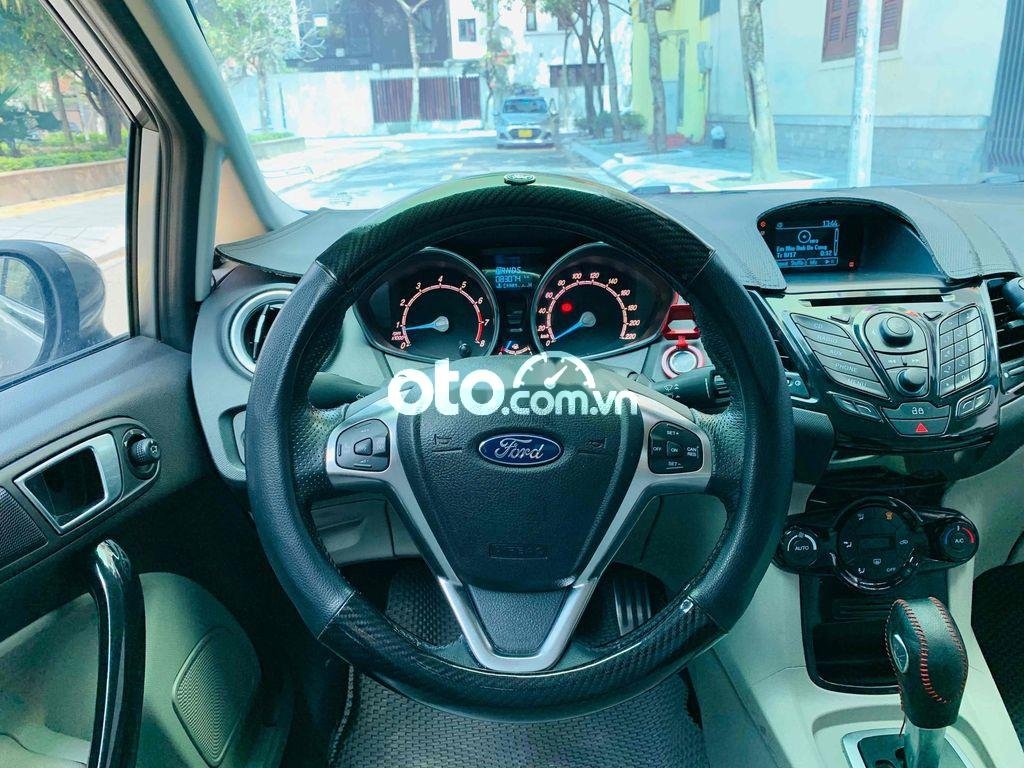 Ford Fiesta 2015 - Bán Ford Fiesta 1.5AT Titanium năm sản xuất 2015, màu bạc