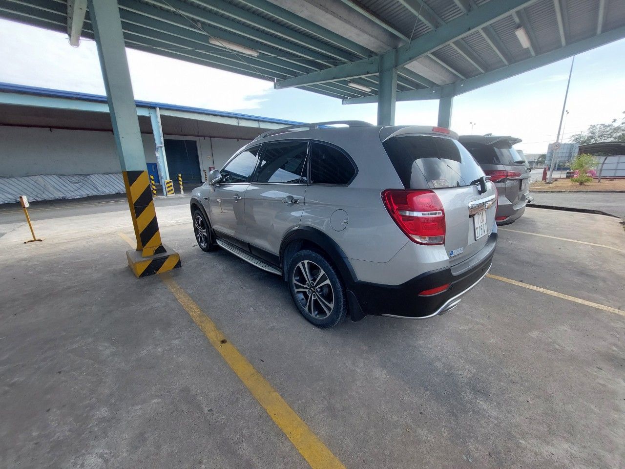 Chevrolet Captiva 2016 - Cần bán xe Chevrolet Captiva sản xuất 2016, 570 triệu