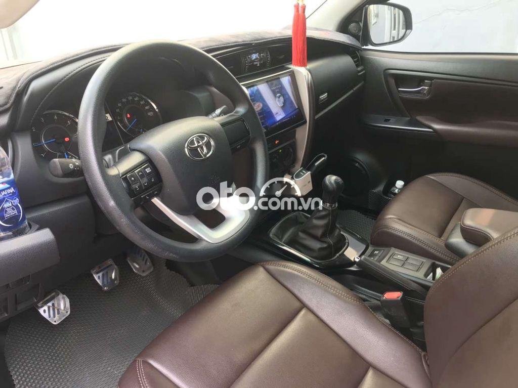 Toyota Fortuner 2020 - Cần bán lại xe Toyota Fortuner năm 2020, màu bạc còn mới, giá 935tr