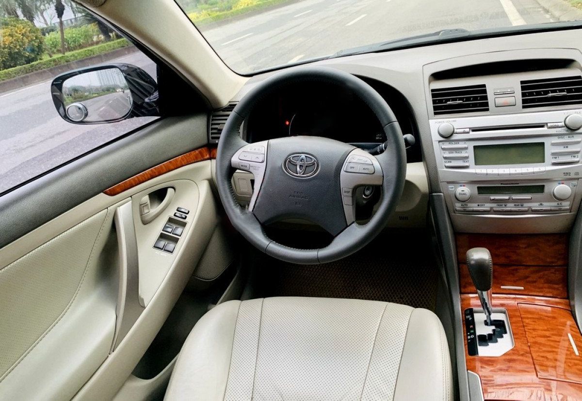 Toyota Camry 2010 - Bán xe Toyota Camry 2.4G sản xuất năm 2010, màu đen, xe nhập