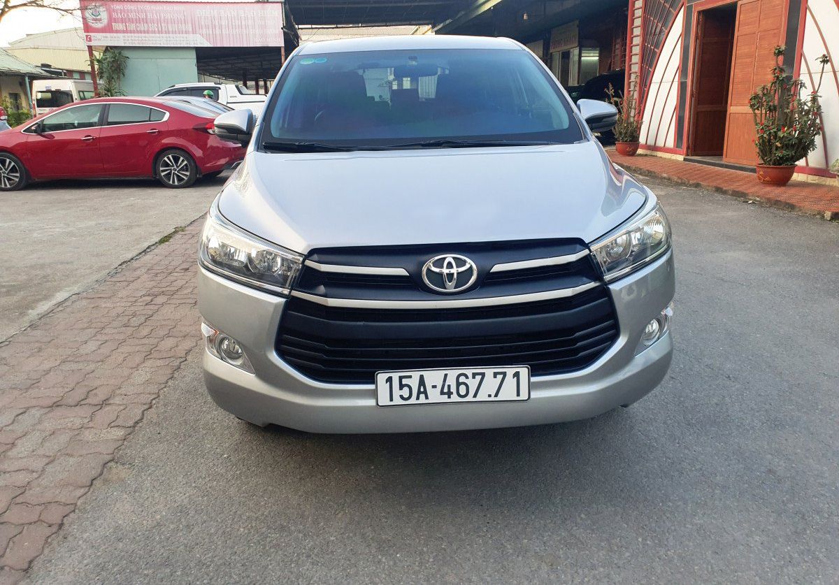 Toyota Innova 2019 - Bán Toyota Innova 2.0E sản xuất năm 2019, màu bạc, 550tr