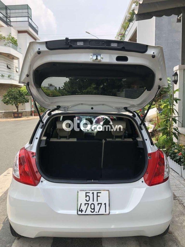 Suzuki Swift 2017 - Bán Suzuki Swift RS 1.4AT sản xuất năm 2017, màu trắng, xe nhập