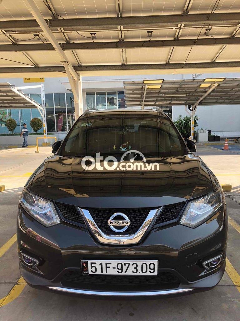 Nissan X trail 2016 - Bán ô tô Nissan X trail 2.5 SV 4WD năm 2016, màu đen, nhập khẩu, 630tr