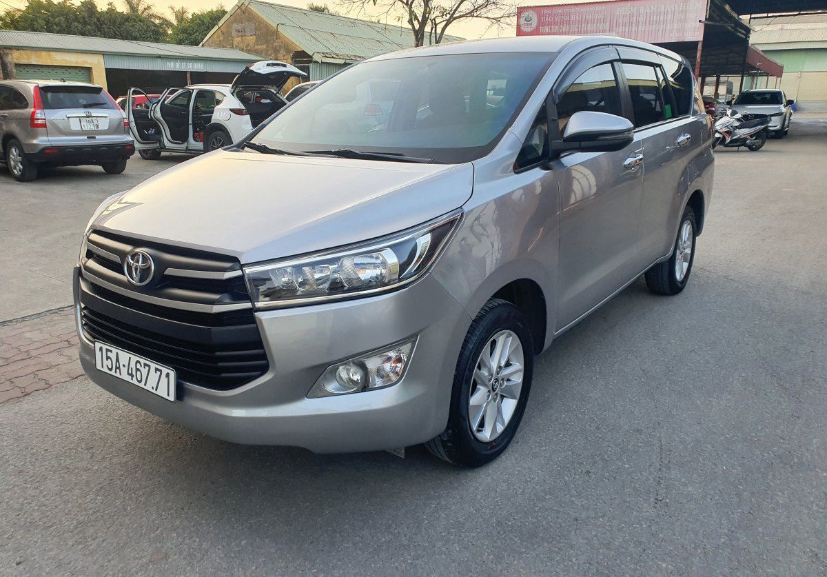 Toyota Innova 2019 - Bán Toyota Innova 2.0E sản xuất năm 2019, màu bạc, 550tr