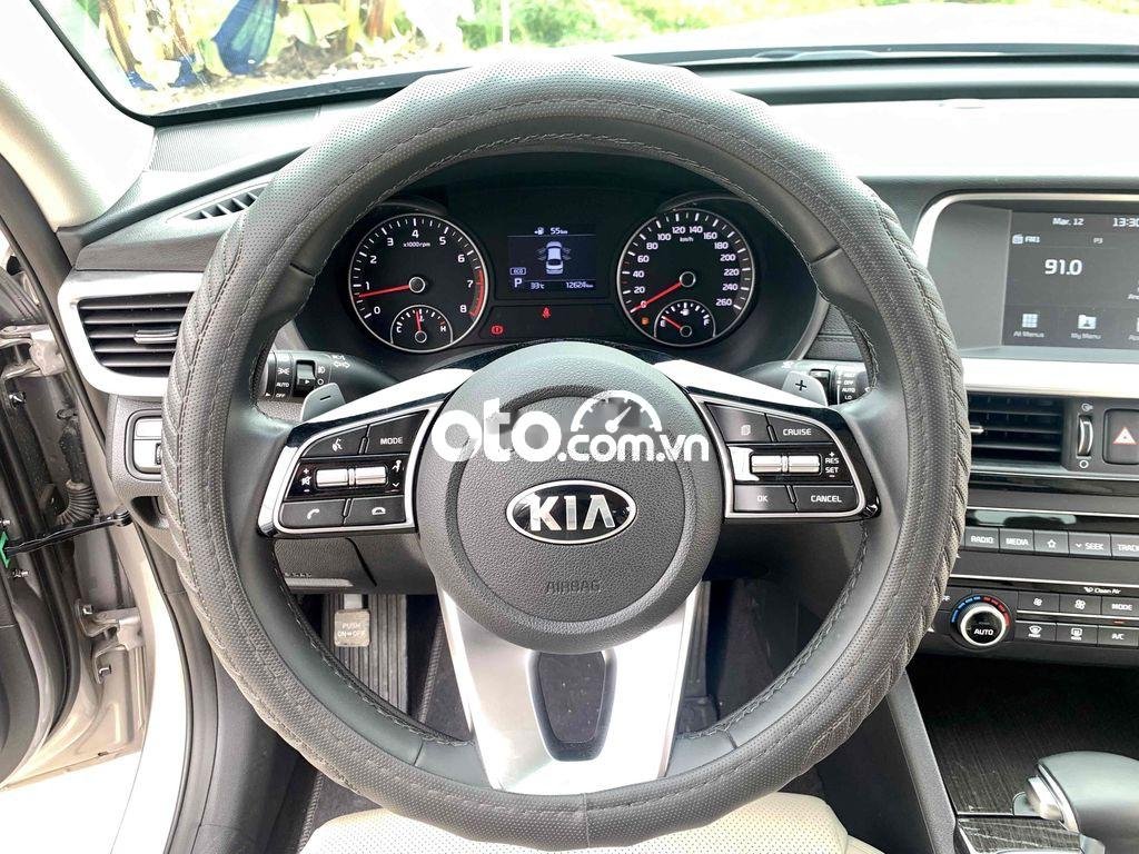 Kia Optima 2020 - Cần bán lại xe Kia Optima 2.0 Luxury năm 2020, màu xám như mới, 725tr