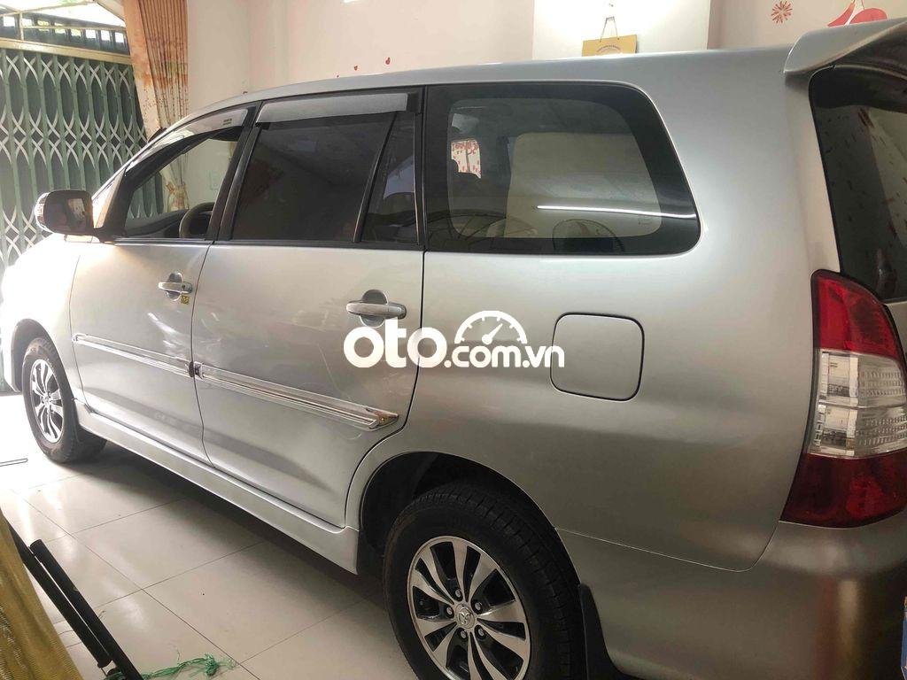 Toyota Innova 2015 - Bán xe Toyota Innova 2.0E sản xuất 2015, màu bạc