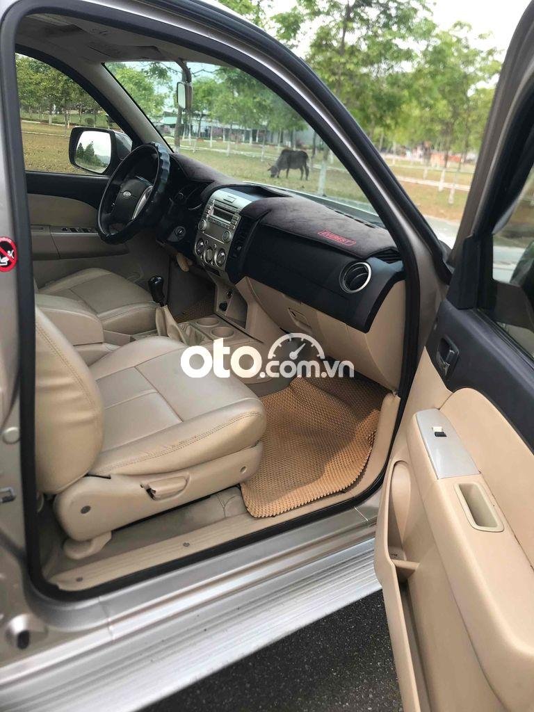 Ford Everest 2005 - Bán ô tô Ford Everest sản xuất 2005, màu đen, giá 225tr