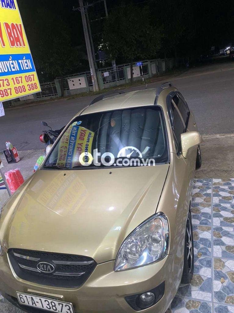 Kia Carens 2010 - Cần bán Kia Carens năm sản xuất 2010, màu vàng