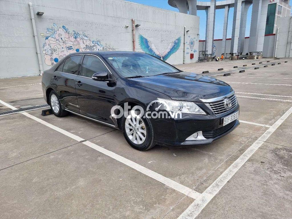 Toyota Camry 2012 - Cần bán gấp Toyota Camry 2.0E sản xuất 2012, màu đen