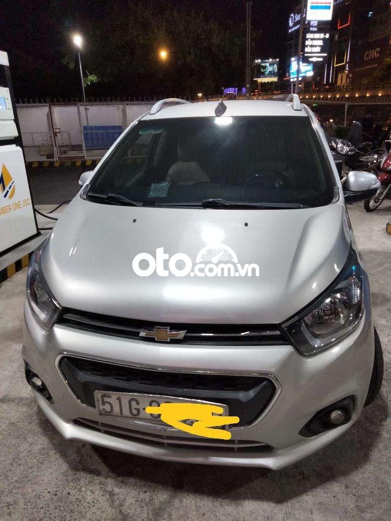 Chevrolet Spark 2018 - Cần bán xe Chevrolet Spark LT sản xuất năm 2018, màu bạc