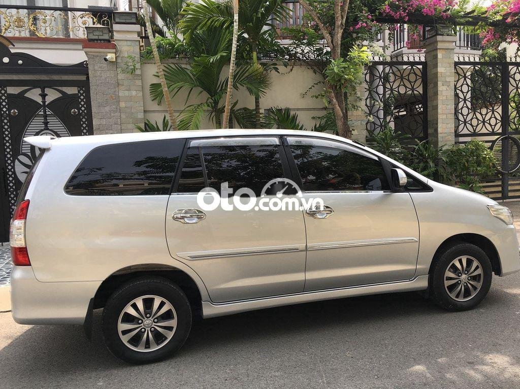 Toyota Innova 2016 - Bán Toyota Innova năm sản xuất 2016, màu bạc, giá 380tr