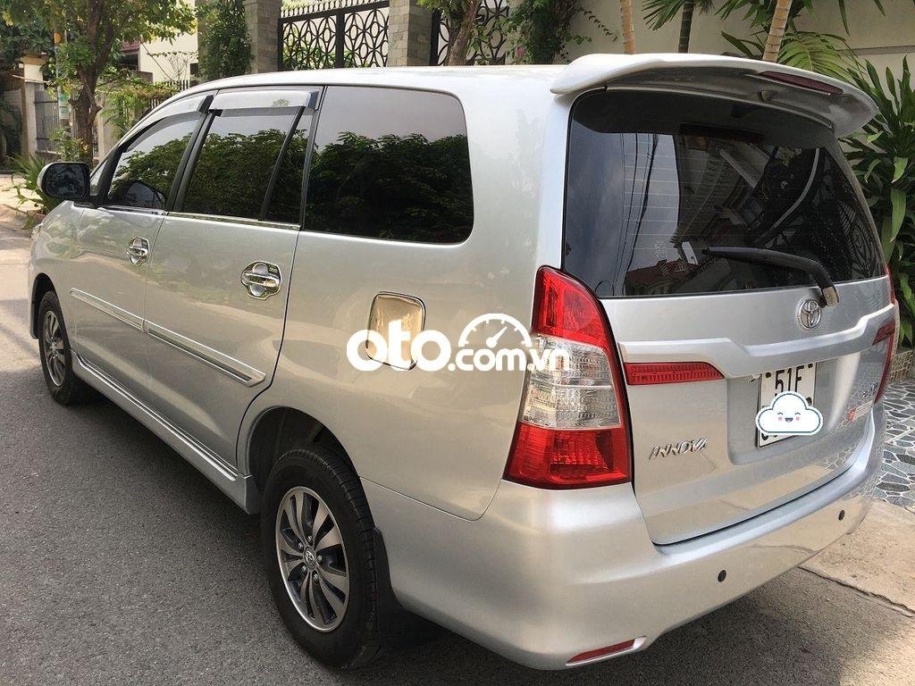 Toyota Innova 2016 - Bán Toyota Innova năm sản xuất 2016, màu bạc, giá 380tr