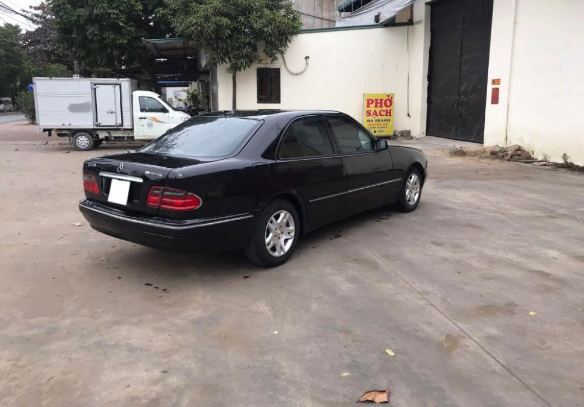 Mercedes-Benz E240 2004 - Bán Mercedes E240 năm sản xuất 2004, màu đen 