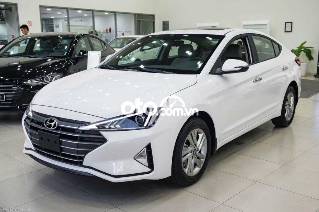 Hyundai Elantra 2022 - Bán Hyundai Elantra 1.6AT sản xuất năm 2022, màu trắng