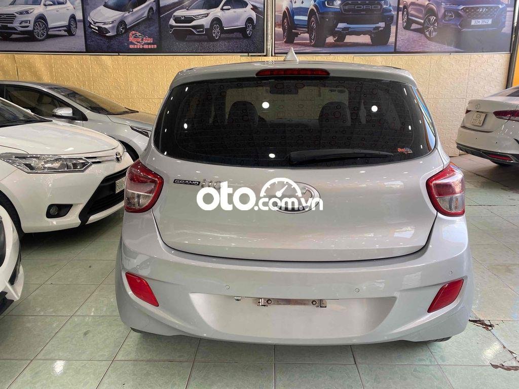 Hyundai Grand i10 2015 - Cần bán xe Hyundai Grand i10 Hatchback 1.2MT năm sản xuất 2015, màu bạc