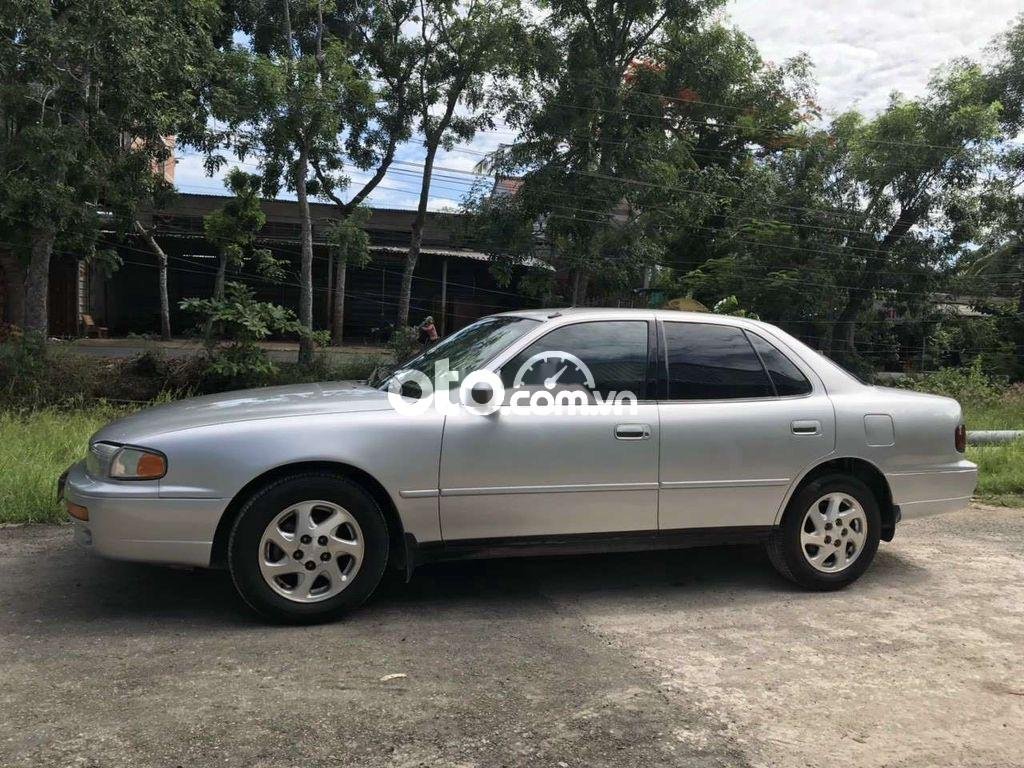 Toyota Camry 1996 - Bán Toyota Camry năm sản xuất 1996, màu bạc, nhập khẩu nguyên chiếc