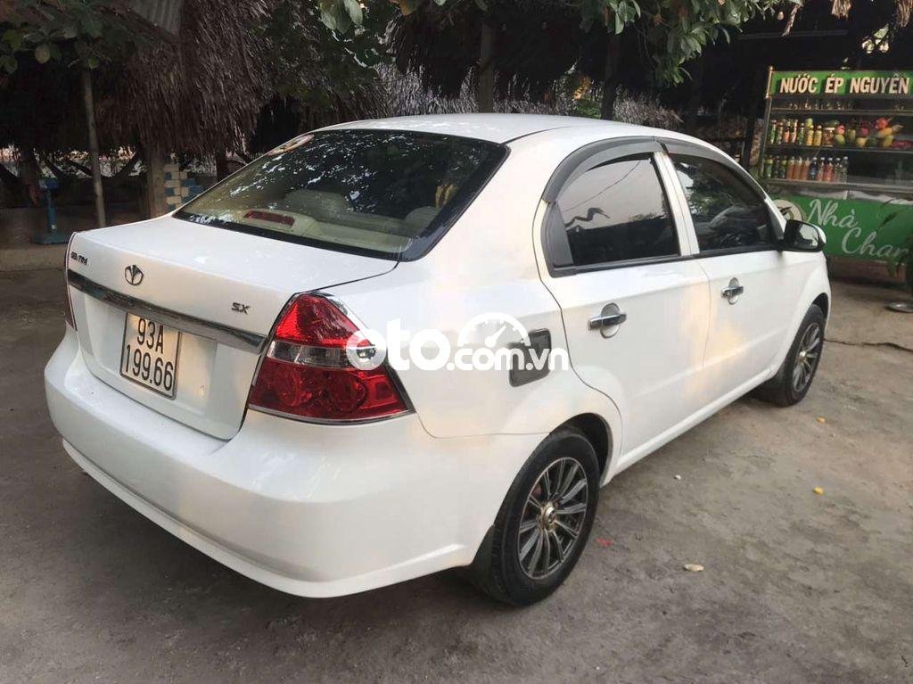 Daewoo Gentra 2010 - Cần bán gấp Daewoo Gentra sản xuất năm 2010, màu trắng, giá tốt