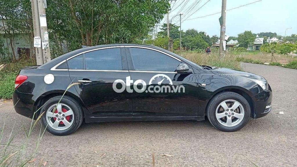 Chevrolet Cruze 2011 - Bán ô tô Chevrolet Cruze LS sản xuất 2011, màu đen số sàn, 245tr