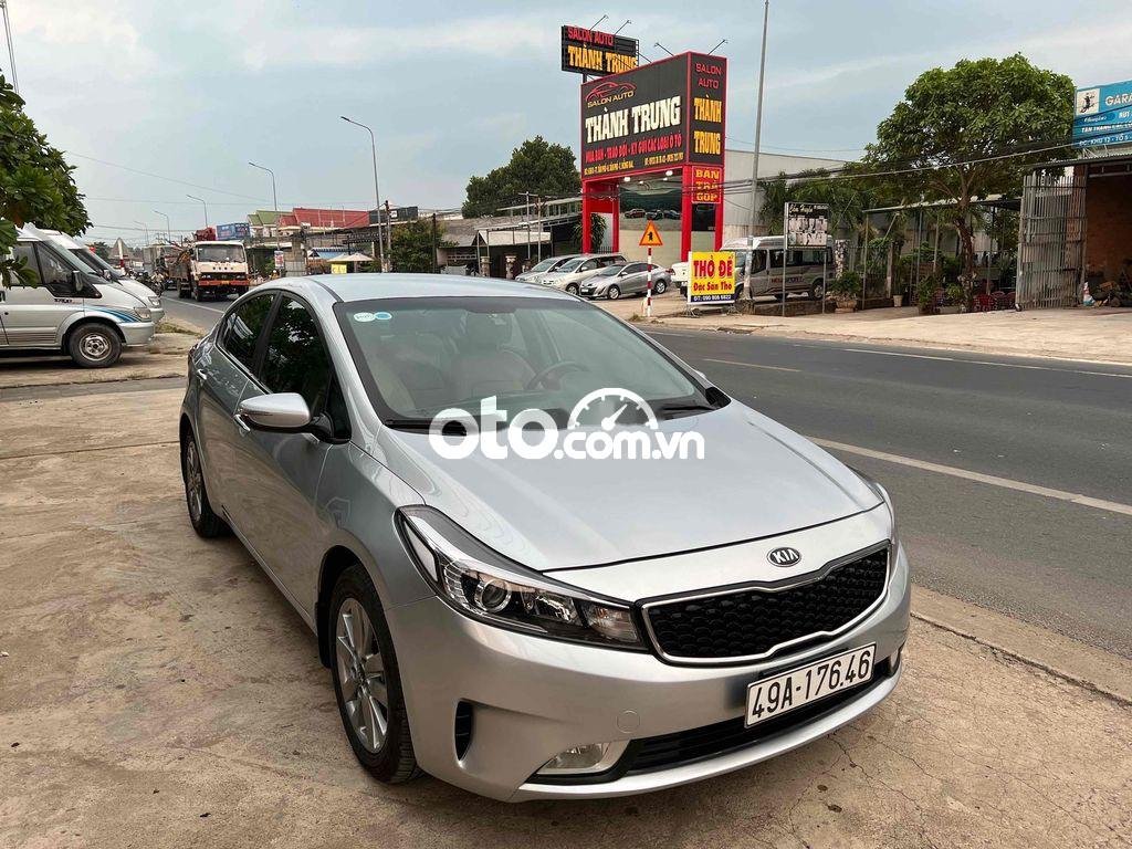 Kia Cerato 2017 - Bán Kia Cerato số sàn năm 2017, màu bạc